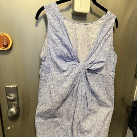 Retro Printed twist-back dress, blue and white digital graphic print Shift Dress - Picture 11 of 16